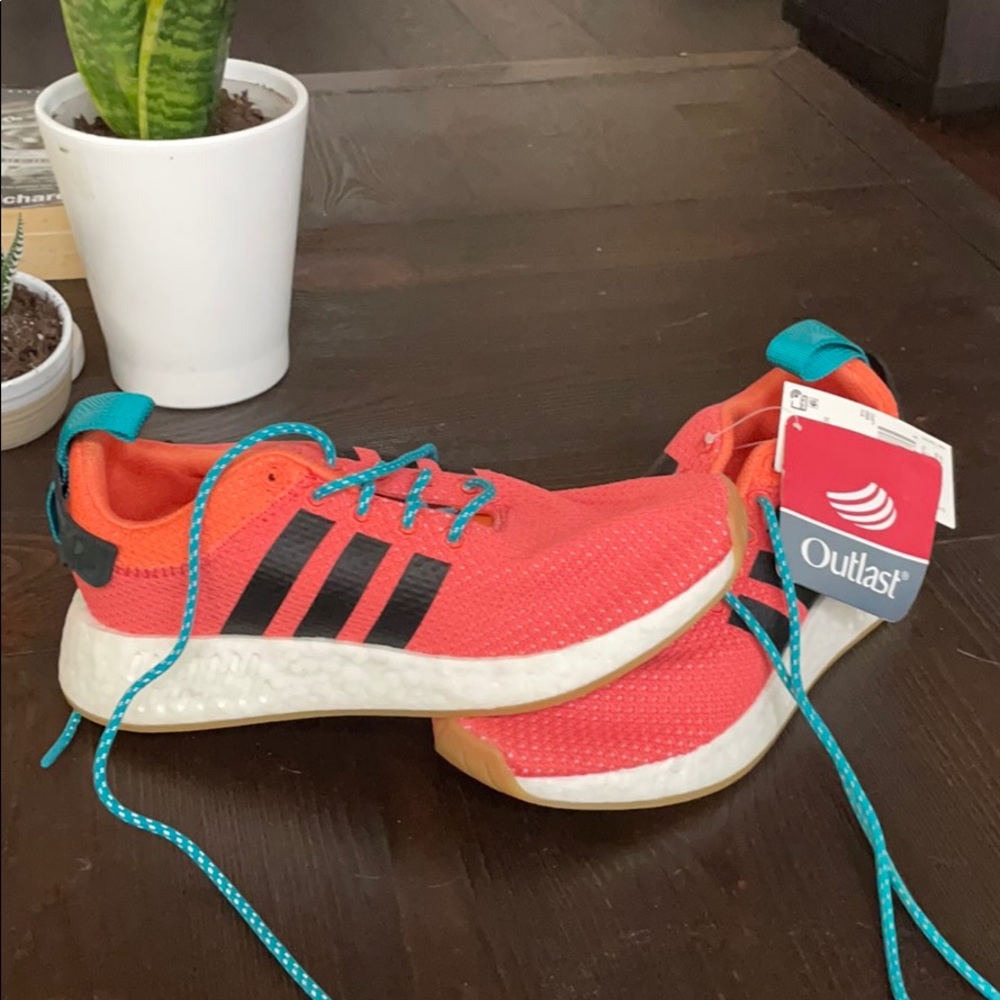 Adidas NMD NWT youth 6